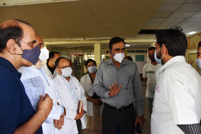 Panipat News/DC did surprise inspection of civil hospital