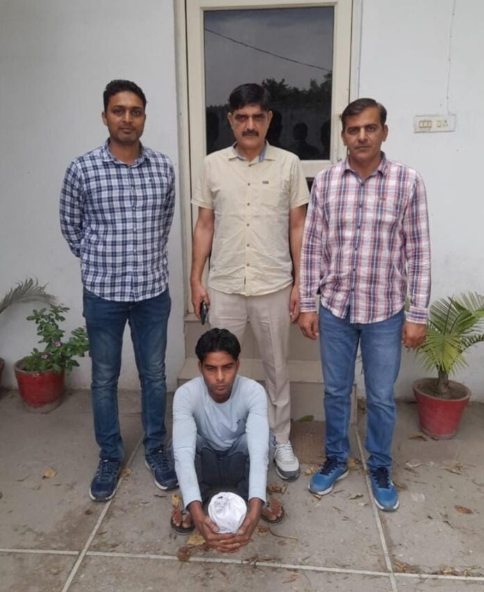 Panipat News/Drug smuggler couple arrested with 400 grams of opium