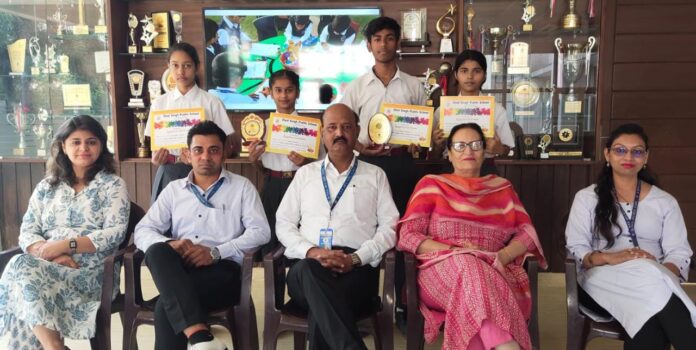 Panipat News/Students of Dr. MKK Arya Model School showed talent in poster making competition