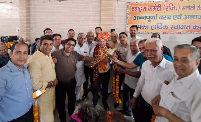 Panipat News/Panipat's religious social and educational institutions honored DC Sushil Sarwan