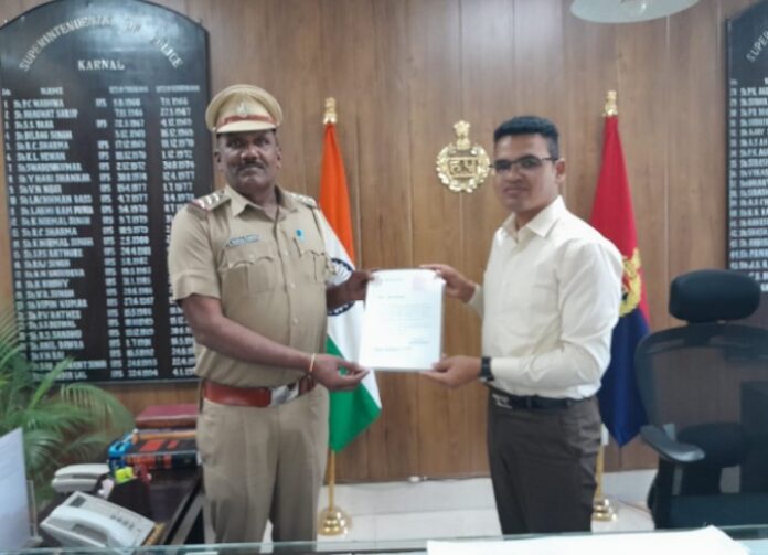 Superintendent of Police honored three employees of police station Indri