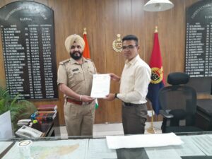 Superintendent of Police honored three employees of police station Indri