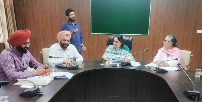 Managing Director Sonali Giri reached Barnala