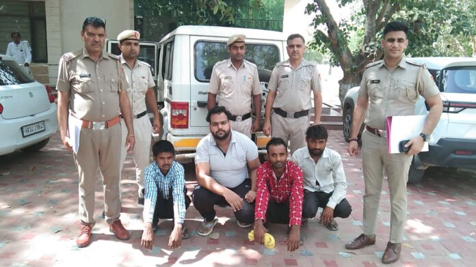 पुलिस गिरफ्त में आरोपित