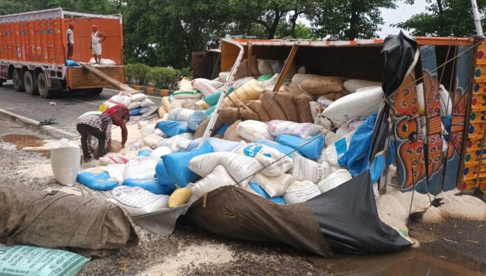 Truck Full Of Rice Overturned On Refinery Road