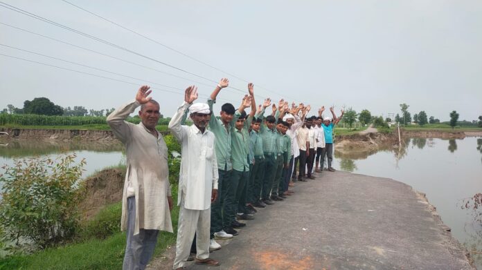 Broken road between Sanauli Kalan-Nawada Aar village