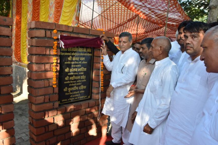 Education Minister Kanwarpal Gujjar laid the foundation stone of various development works.