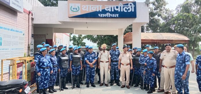 Rapid Action Force and police conducted flag march in the area of ​​police station Bapauli and Samalkha.