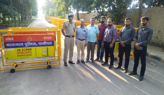 JK Super Cement Company handed over 50 barricades to the District Police Department