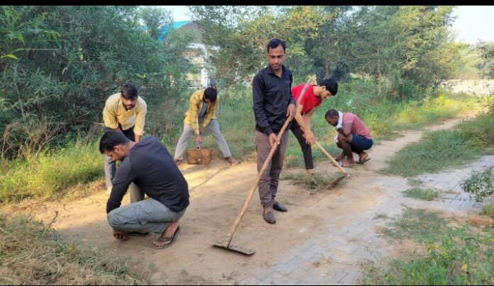 कटकई योगशाला में चलाया स्वच्छता अभियान