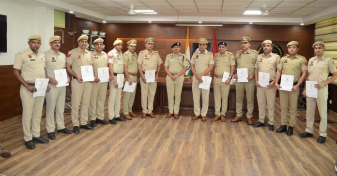 IG of Police Karnal Division Satendra Kumar Gupta honored 16 policemen