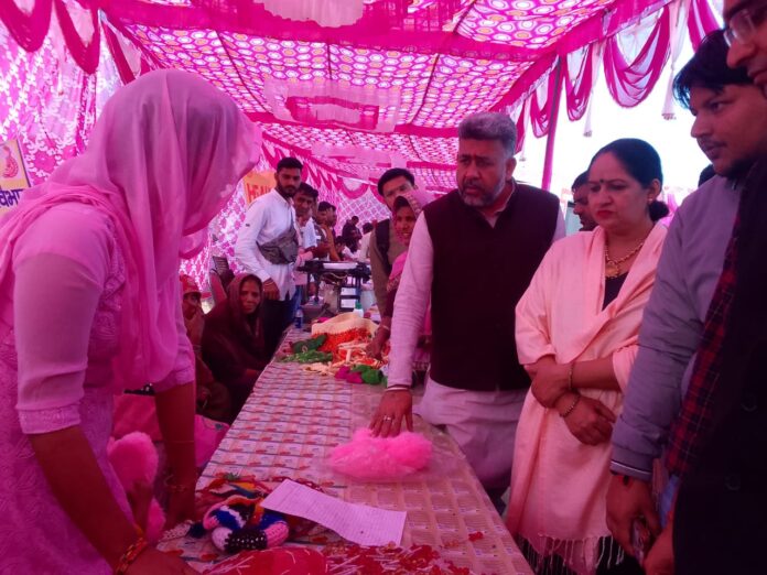 Villagers in Nain and Dumiana villages gave special welcome to Prime Minister Narendra Modi's guarantee vehicle.