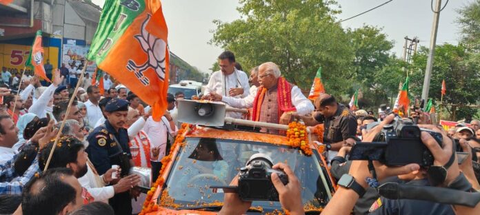 मनोहर लाल ने करनाल के गांव झंजाडी गांव से की अपने रोड शो की शुरुआत