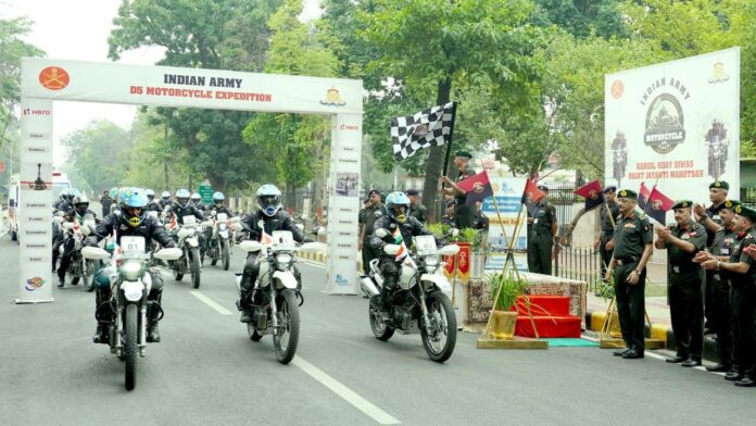 Ambala News : 25वां कारगिल विजय दिवस - भारतीय सेना डी5 मोटरसाइकिल रैली को अंबाला से कारगिल युद्ध स्मारक, द्रास के लिए हरी झंडी दिखाकर रवाना किया