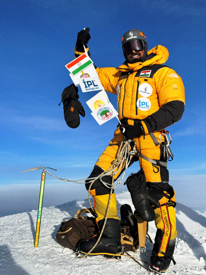 Rewari News : नरेंद्र यादव ने अलास्का की सबसे ऊंची चोटी देनाली को फतेह किया