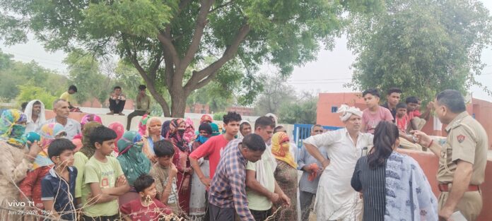 Jind News : पेयजल किल्लत से परेशान ग्रामीणों ने नगूरां-उचाना रोड पर लगाया जाम