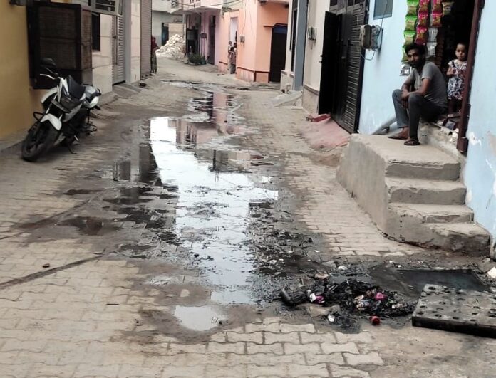 Dirty water is flowing from the drains in the streets of Ward 14 of Tawadu