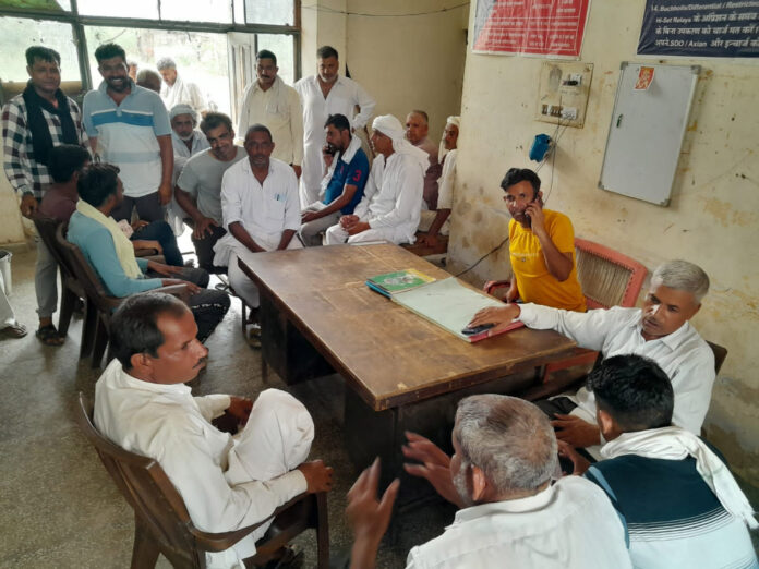 Villagers of Danuda reached power house regarding electricity problem