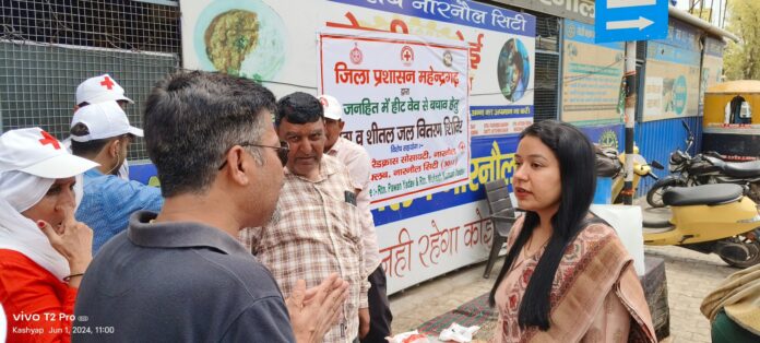 शीतल पेयजल का निरीक्षण करती डीसी मोनिका गुप्ता।