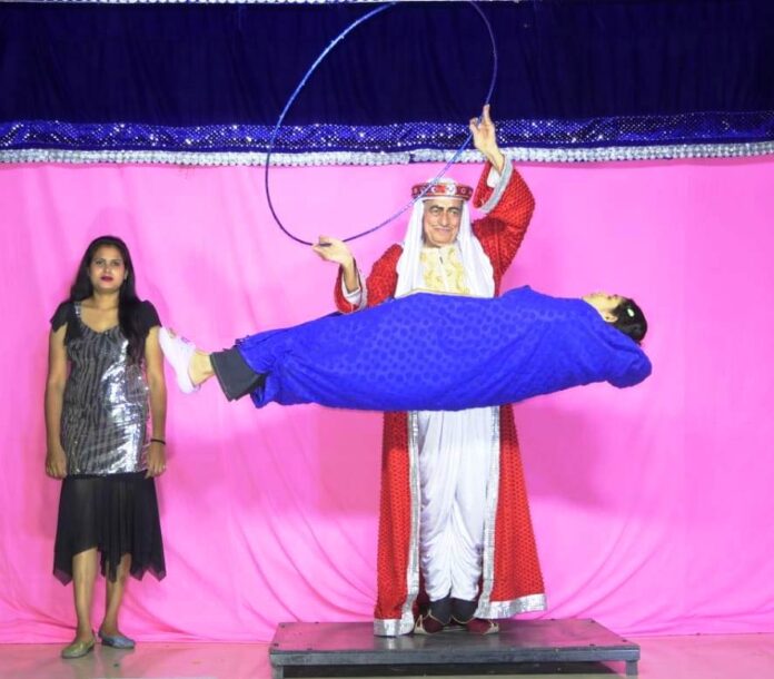 Magician Samrat Shankar's magic show started with colorful jugglery