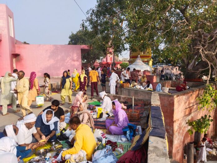 On the new moon day of Ashad month, devotees took a dip at Pindara Tirtha