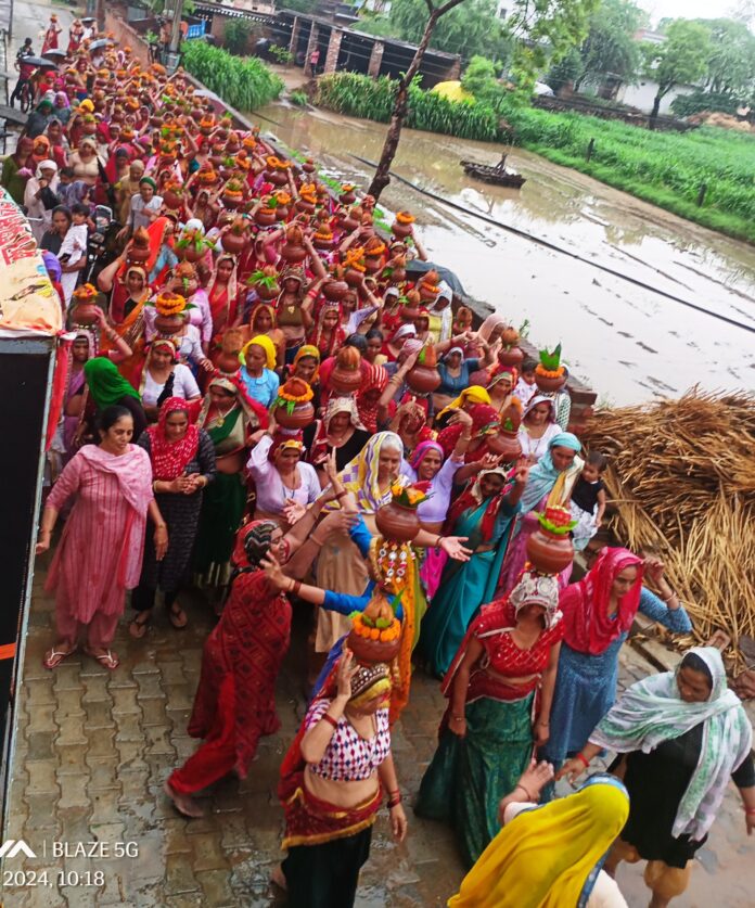 Women took out a grand Kalash Yatra during the Bhandara Festival of Baba Meetha Wala