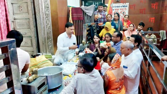 Devotees offered prayers on the occasion of Gupt Navratri.