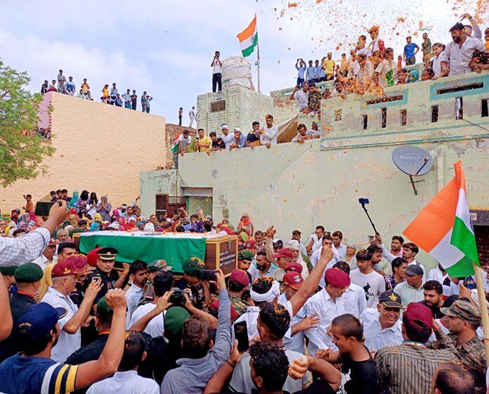 Thousands of teary eyes gave their last farewell to martyr Pradeep Kumar with pride