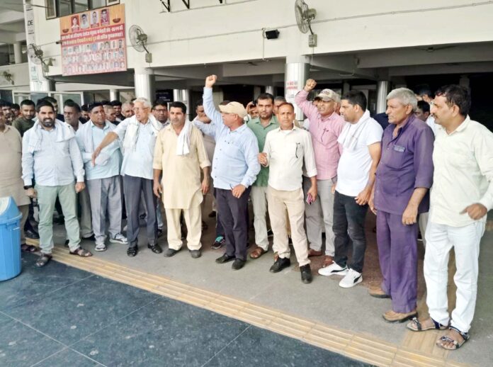 Roadways workers protested against issuing permits to private buses