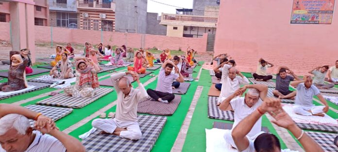 People suffering from diseases did yoga after watching yoga guru Ramdev doing yoga on TV