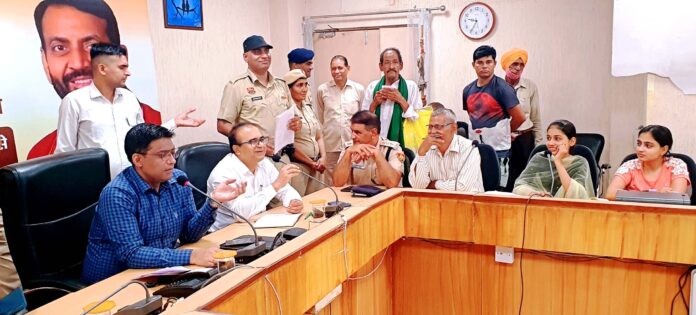 Officers should resolve people's complaints on priority basis: DC