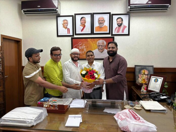 Punjabi market traders met CM's OSD under the leadership of BJP leader