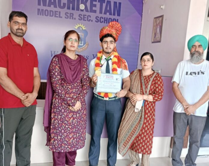 Jatin of Nachiketan Model School won gold medal in kick boxing at national level