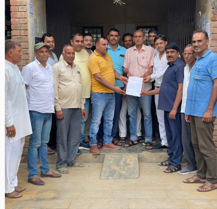 Residents of the area submitted a memorandum regarding the various demands of temporary workers