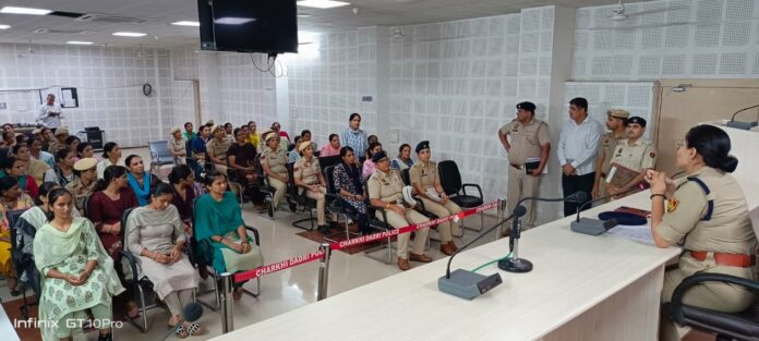 The police organized a sit-in meeting by the miscreants