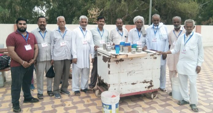 For seven years, youth have been quenching the thirst of railway passengers continuously