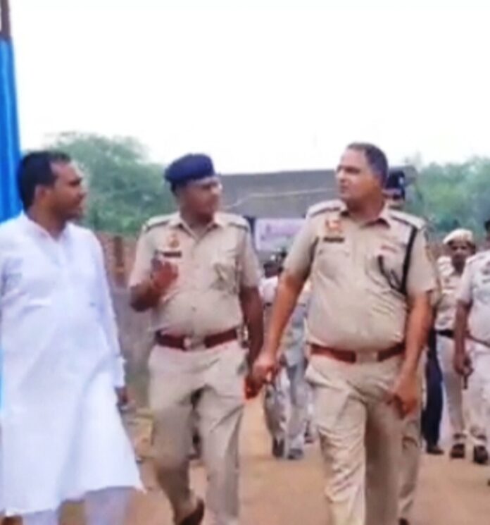 District Police Captain visited temples and appealed to the people for cooperation