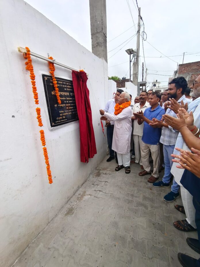 MLA Ghanshyam Das Arora laid the foundation stone of Chaupal in village Kharvan