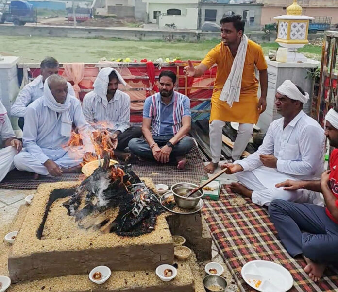 A huge Bhandara was organized after the renovation of Dada Nagar Kheda in village Bhagwanpur.