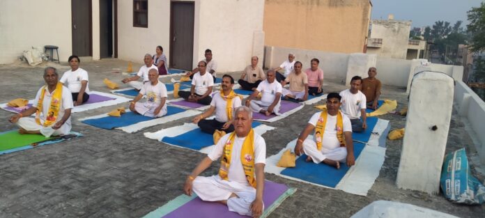 Guru Purnima was celebrated with great pomp in the yoga class