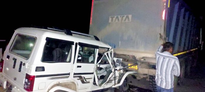 Bolero collided with a parked dumper, two youths died, one seriously injured