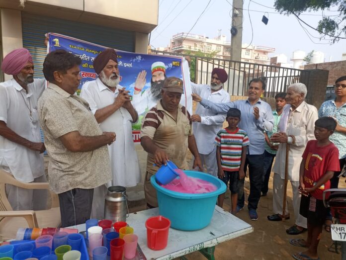 The devotees of the block accelerated the charitable works on Guru Purnima