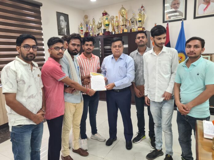 Kisan Chhatra Ekta Sangathan submitted a memorandum to the Vice Chancellor regarding the problems of the students