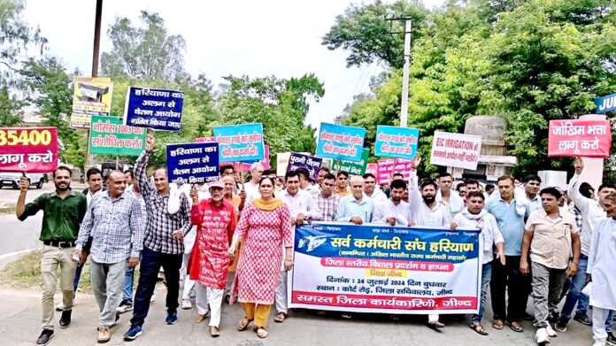 Employees demonstrated for 15 point demands