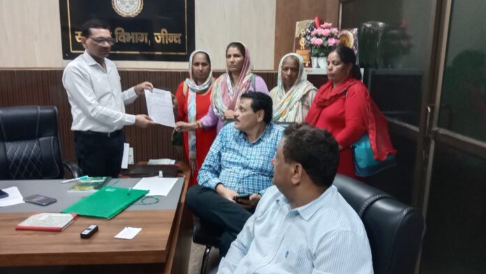 Asha workers submitted a memorandum to CMO