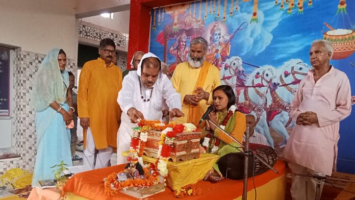 Organizing the story of Shri Krishna Janmotsav in Hanuman Johri Temple