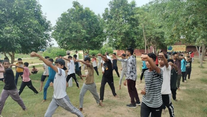 Self defense practice was conducted in exercise training camp