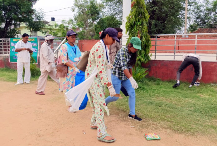 Mega cleanliness drive of Nagar Palika, cleaning done at many public places throughout the day,