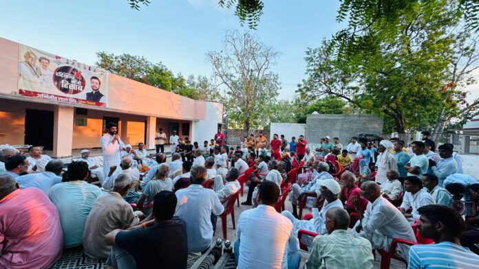 Congress leader Abhijeet Lal Singh addressed the villagers in Dharedu village