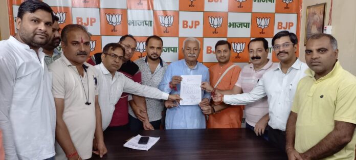 Hindu Sangharsh Samiti submitted a memorandum to BJP MLA Ghanshyam Das Arora